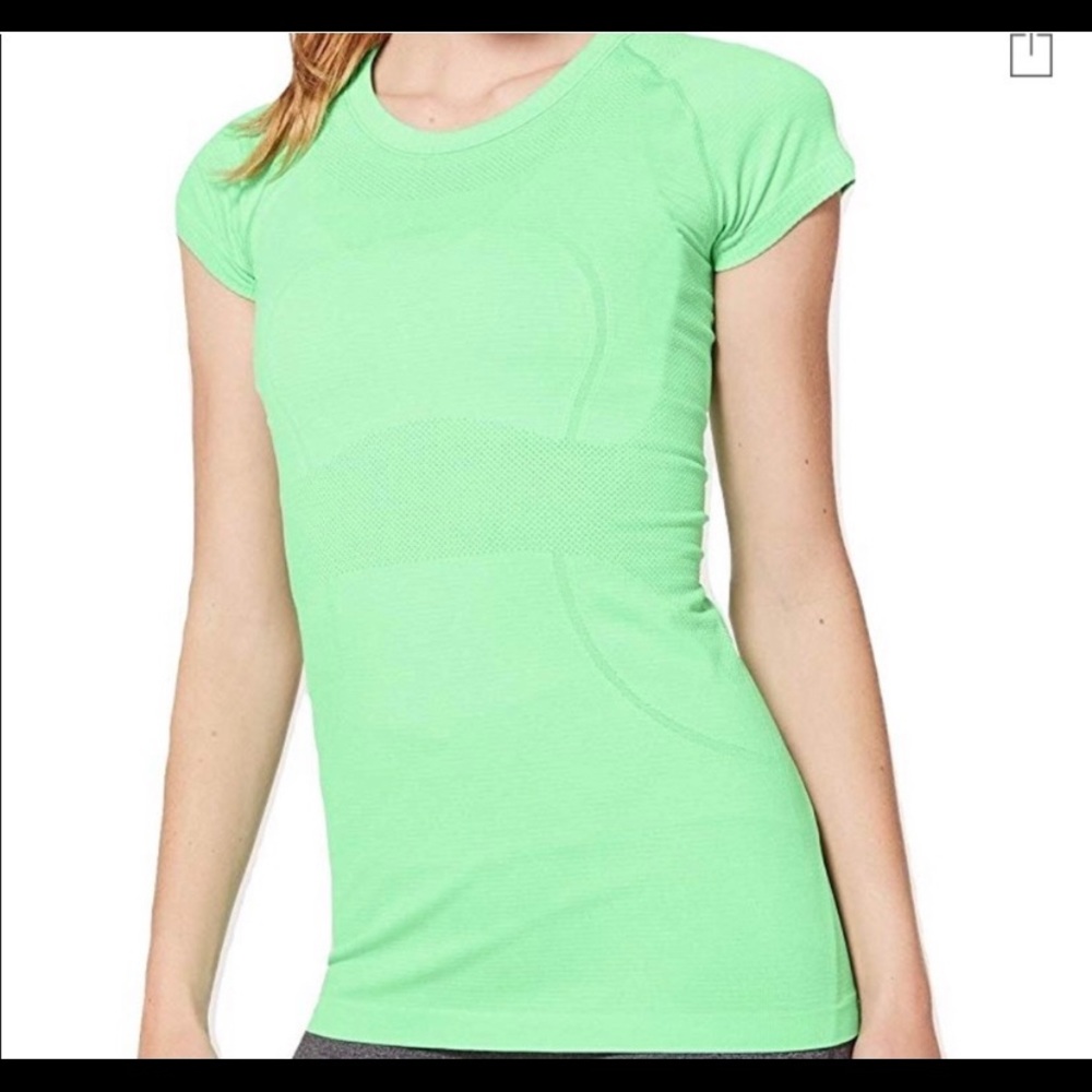 Lululemon swiftly tech tee size 6 like new!